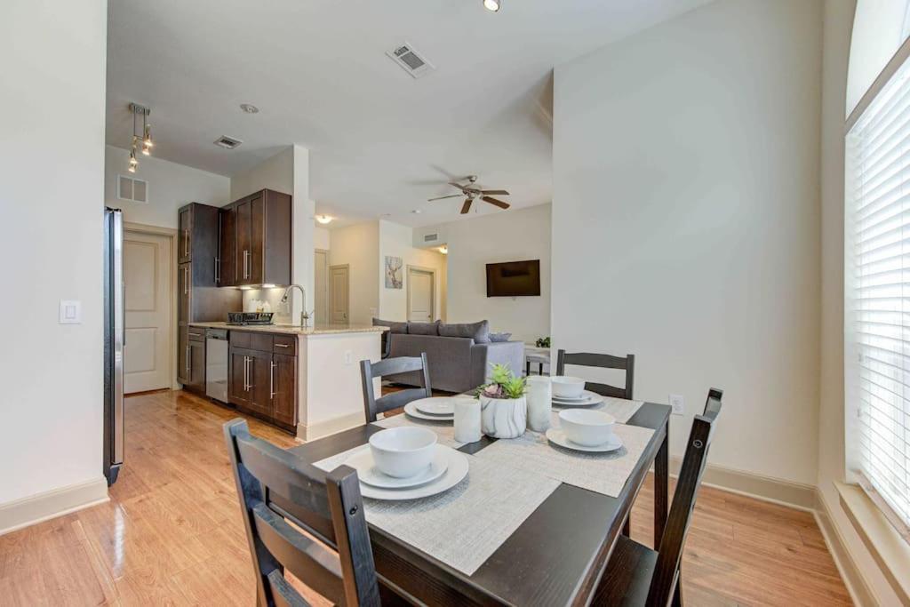 Cozy Apt Nrg Pool,Wi-Fi, Free Parking, Petsok! Houston Exteriör bild