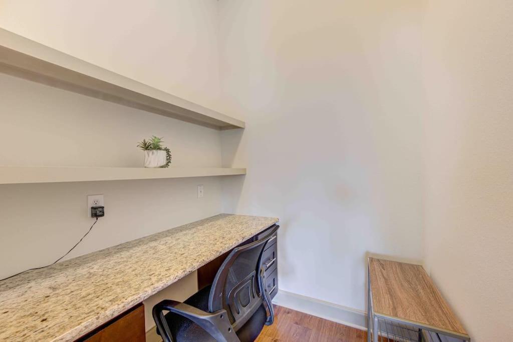 Cozy Apt Nrg Pool,Wi-Fi, Free Parking, Petsok! Houston Exteriör bild