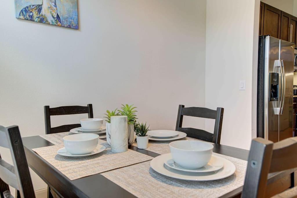 Cozy Apt Nrg Pool,Wi-Fi, Free Parking, Petsok! Houston Exteriör bild