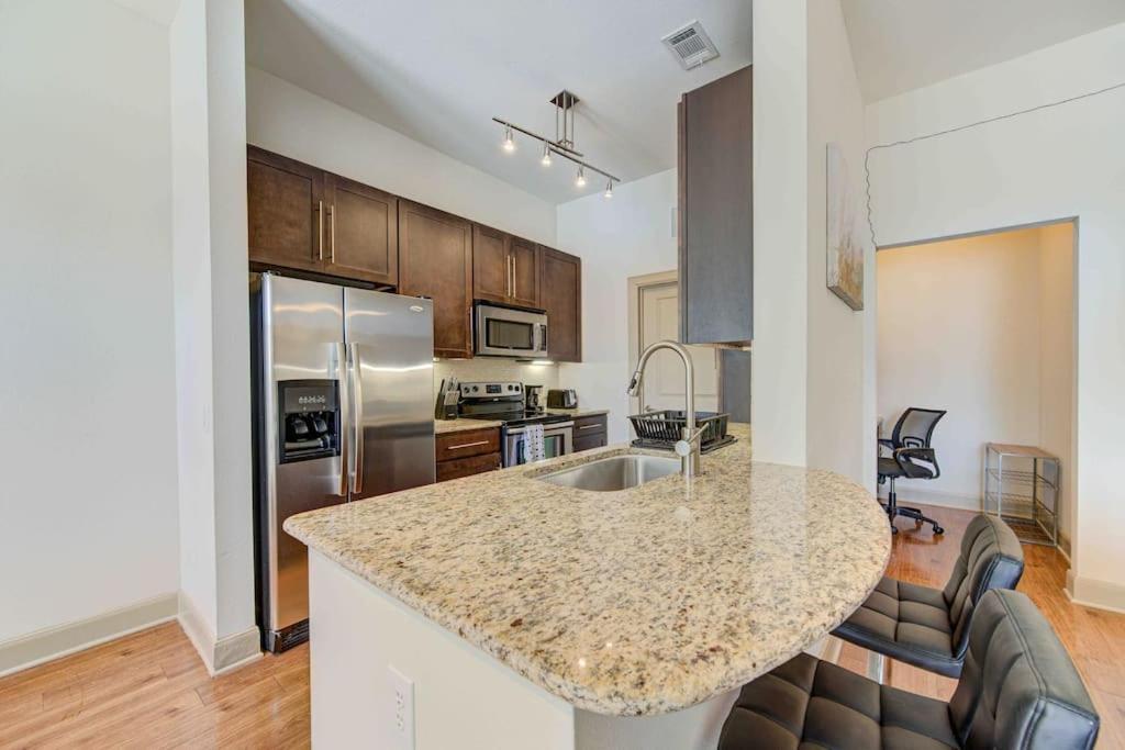Cozy Apt Nrg Pool,Wi-Fi, Free Parking, Petsok! Houston Exteriör bild