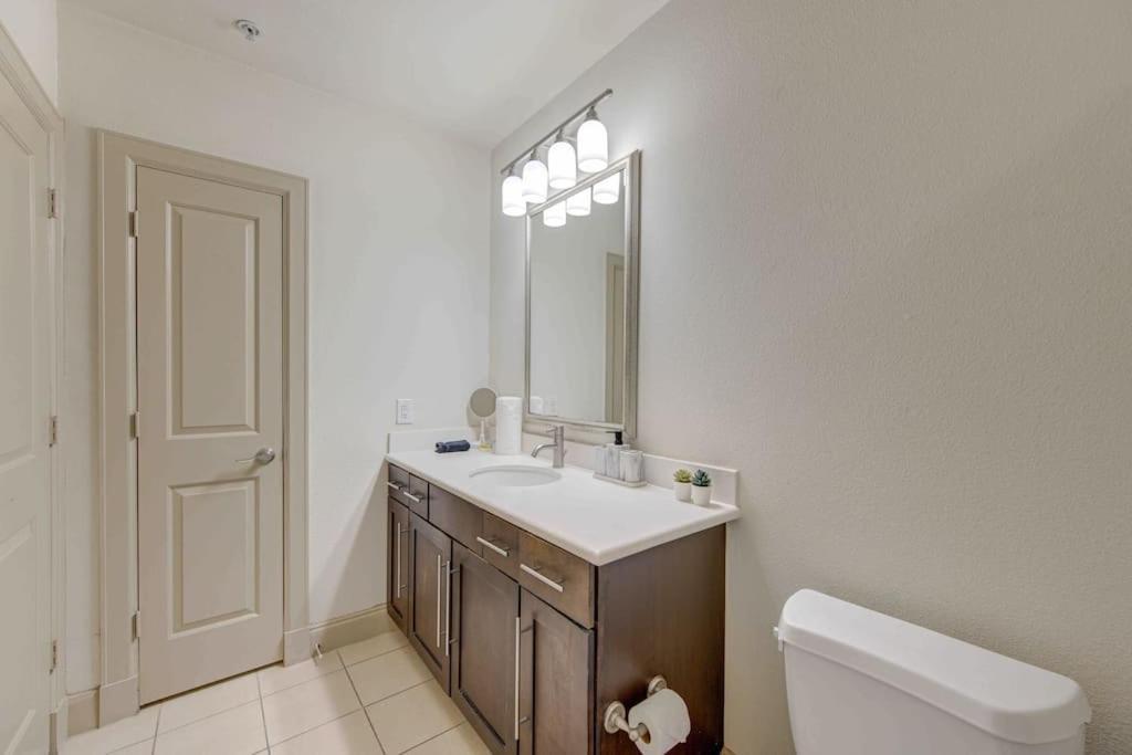 Cozy Apt Nrg Pool,Wi-Fi, Free Parking, Petsok! Houston Exteriör bild
